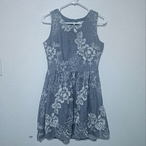 Freeway froral embroidered dress size small 100% cotton bogo style